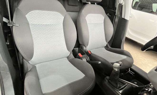 Peugeot 208 Allure 1.5 Flex 8V 5p 2013 Flex-5