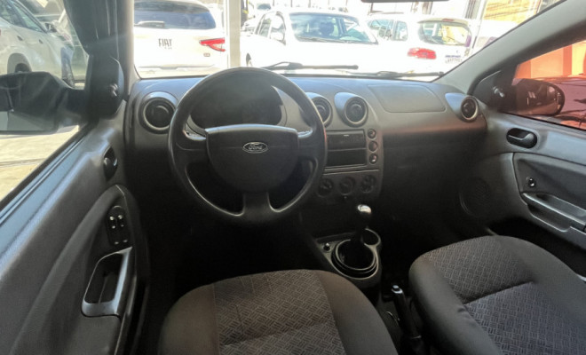 Ford Fiesta Sed. Personnalité 1.0 8V 4p 2005 Gasolina-5