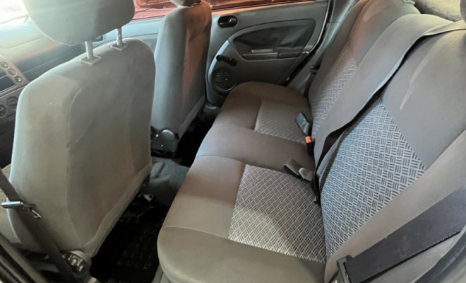 Ford Fiesta Sed. Personnalité 1.0 8V 4p 2005 Gasolina-6