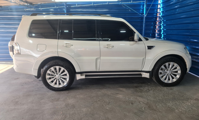 Mitsubishi Pajero HPE Full 3.2 4x4 T.I.Dies. 5p Aut 2015 Diesel-2