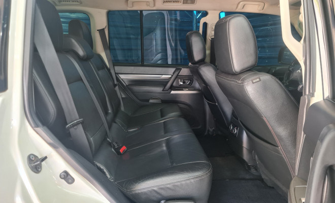 Mitsubishi Pajero HPE Full 3.2 4x4 T.I.Dies. 5p Aut 2015 Diesel-4