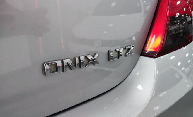 GM - Chevrolet ONIX HATCH LTZ 1.4 8V FlexPower 5p Aut. 2015 Flex-15