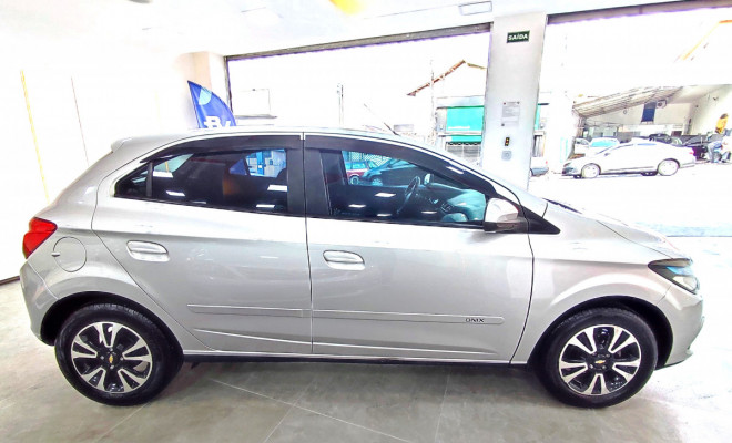 GM - Chevrolet ONIX HATCH LTZ 1.4 8V FlexPower 5p Aut. 2015 Flex-6