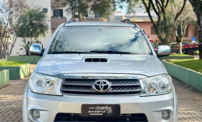 Toyota Hilux SW4 SRV D4-D 4x4 3.0 TDI Dies. Aut 2011 Diesel-0