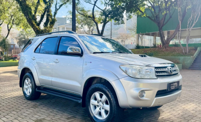 Toyota Hilux SW4 SRV D4-D 4x4 3.0 TDI Dies. Aut 2011 Diesel