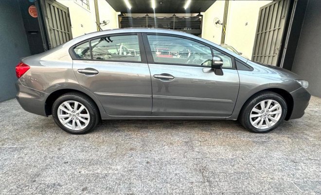 Honda Civic Sedan LXR 2.0 Flexone 16V Aut. 4p 2014 Flex-4