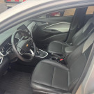 GM - Chevrolet ONIX HATCH PREM. 1.0 12V TB Flex 5p Aut. 2023 Flex-13