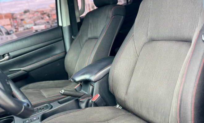 Toyota Hilux CD SR CHALL. 4x4 2.8 TDI Dies Aut. 2018 Diesel-4