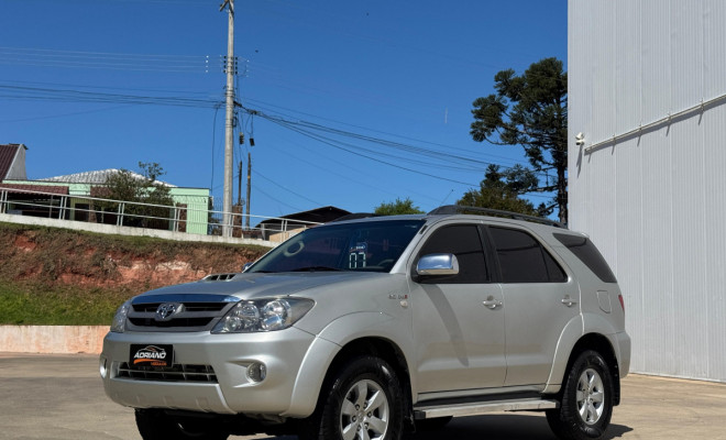 Hilux SW4 SRV 4x4 3.0 2007 Diesel – O SUV que une robustez, potência e conforto!