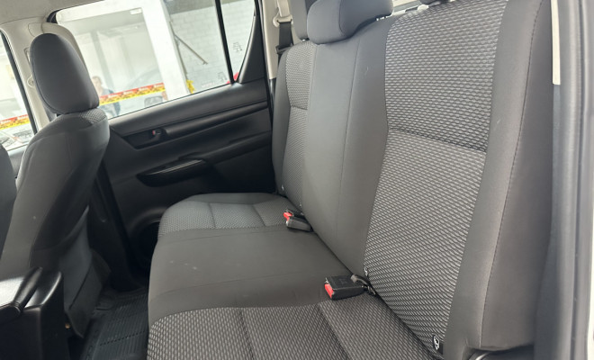 Toyota Hilux CD 4x4 2.8 Diesel Mec 2020-10