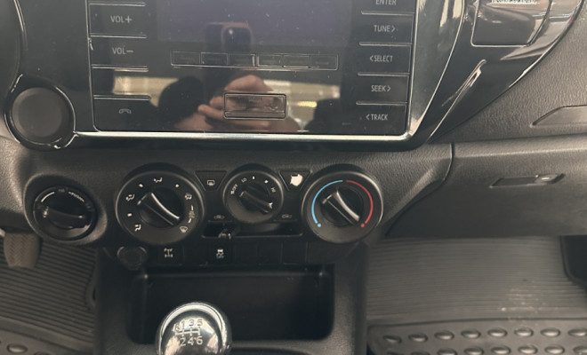 Toyota Hilux CD 4x4 2.8 Diesel Mec 2020-13