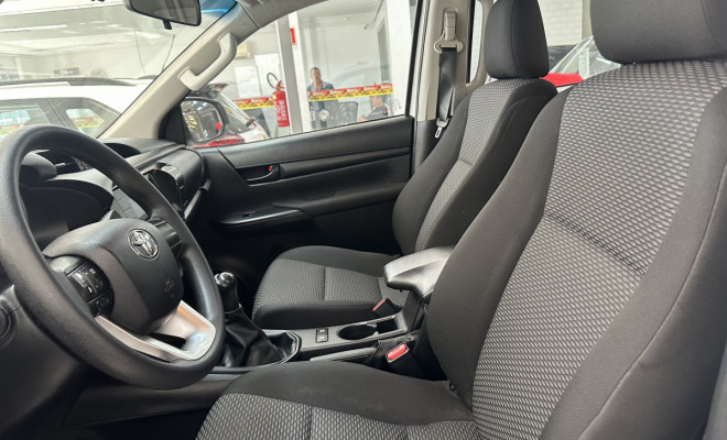 Toyota Hilux CD 4x4 2.8 Diesel Mec 2020-8
