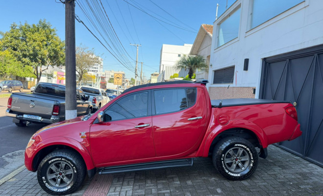 Mitsubishi L200 Triton HPE 3.2 CD TB Int.Diesel Mec 2010 Diesel-3