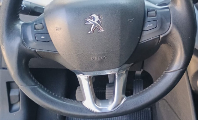 Peugeot 208 Allure 1.5 Flex 8V 5p 2014 Flex-10