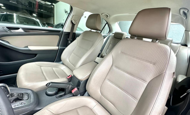 VW - VolksWagen JETTA Comfortline 2.0 T.Flex 8V 4p Tipt. 2014 Flex-0