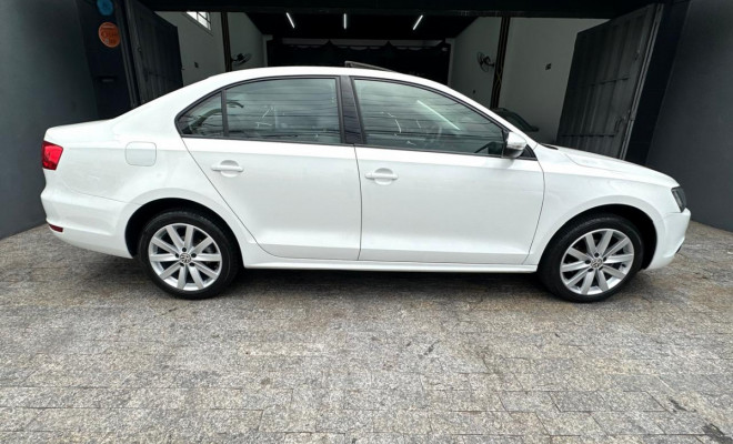 VW - VolksWagen JETTA Comfortline 2.0 T.Flex 8V 4p Tipt. 2014 Flex-10