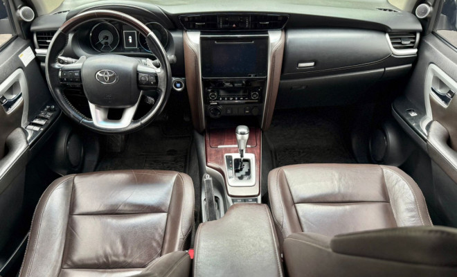 Toyota Hilux SW4 SRX 4x4 2.8 TDI 16V Dies. Aut. 2019 Diesel-11