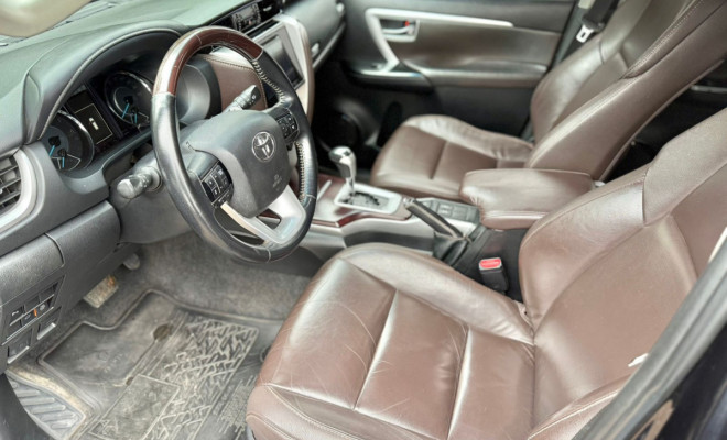 Toyota Hilux SW4 SRX 4x4 2.8 TDI 16V Dies. Aut. 2019 Diesel-10