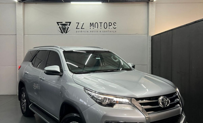Toyota Hilux SW4 SRX 4x4 2.8 TDI 16V Diesel Aut.-1