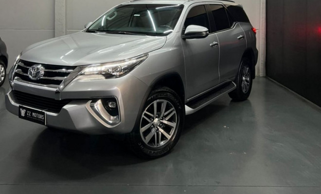 Toyota Hilux SW4 SRX 4x4 2.8 TDI 16V Diesel Aut.