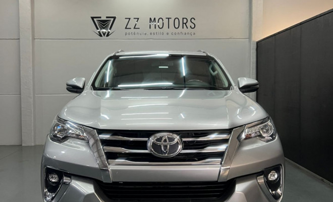 Toyota Hilux SW4 SRX 4x4 2.8 TDI 16V Diesel Aut.-0