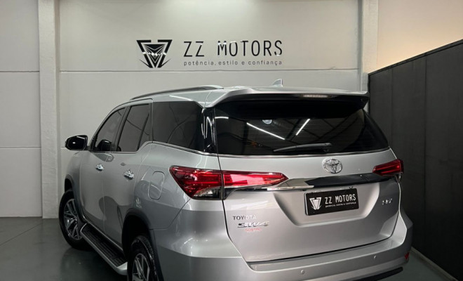 Toyota Hilux SW4 SRX 4x4 2.8 TDI 16V Diesel Aut.-8