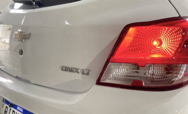 GM - Chevrolet ONIX HATCH LT 1.0 8V FlexPower 5p Mec. 2014 Flex-11