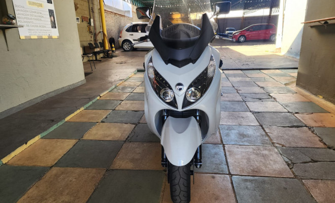 DAFRA MAXSYM 400i 2022 Gasolina-1