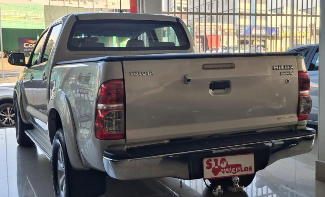 Toyota Hilux CD SRV D4-D 4x4 3.0  TDI Dies 2014 Diesel-4