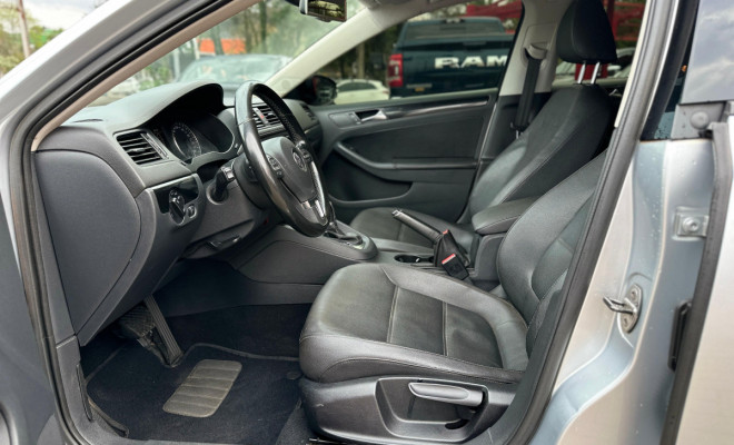 VW - VolksWagen JETTA Highline 2.0 TSI 16V 4p Tiptronic 2011 Flex-8