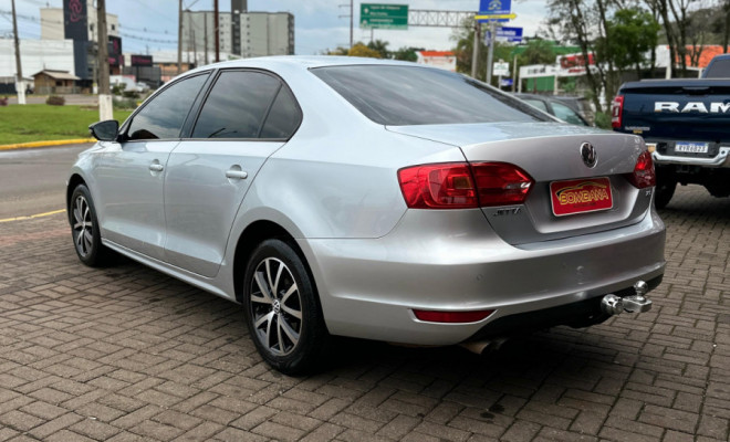 VW - VolksWagen JETTA Highline 2.0 TSI 16V 4p Tiptronic 2011 Flex-1