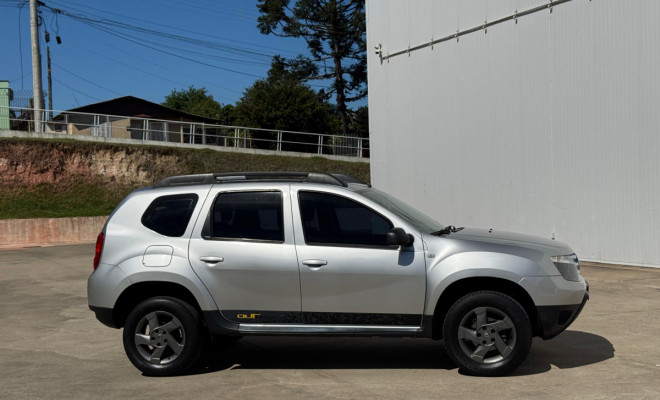 Duster 1.6 Expression Outdoor 2015 – A SUV robusta e versátil para todas as suas aventuras!-12