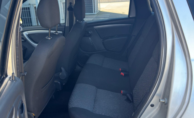 Duster 1.6 Expression Outdoor 2015 – A SUV robusta e versátil para todas as suas aventuras!-8