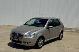 Com apenas 96 mil km rodados, completo, motor 1.4, rodas de liga leve.