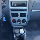 Com apenas 96 mil km rodados, completo, motor 1.4, rodas de liga leve.