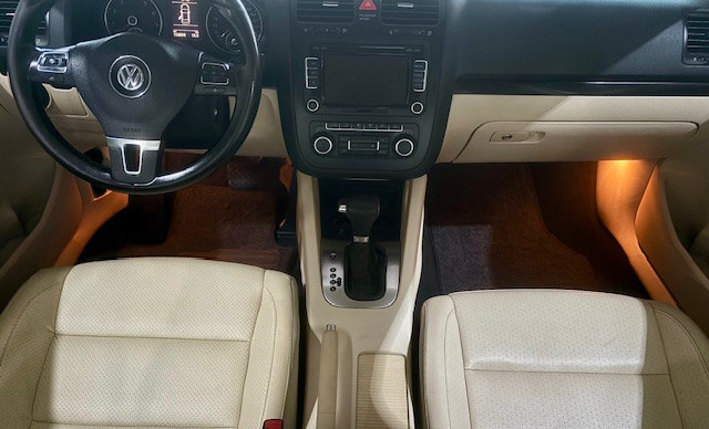 VW - VolksWagen JETTA 2.5 20V 150/170cv Tiptronic 2010 Gasolina-10