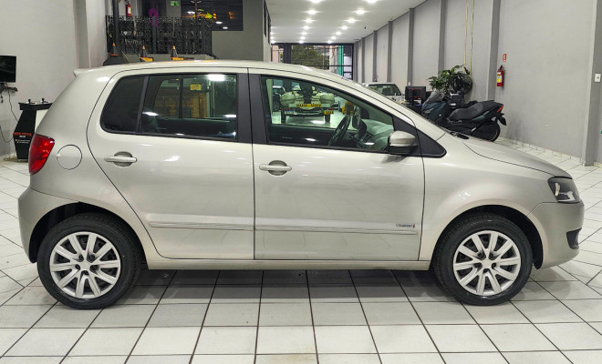 VW - VolksWagen Fox 1.0 Mi Total Flex 8V 5p 2014 Flex-6