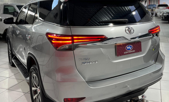 Toyota Hilux SW4 SRX 4x4 2.8 TDI 16V Dies. Aut. 2019 Diesel-2