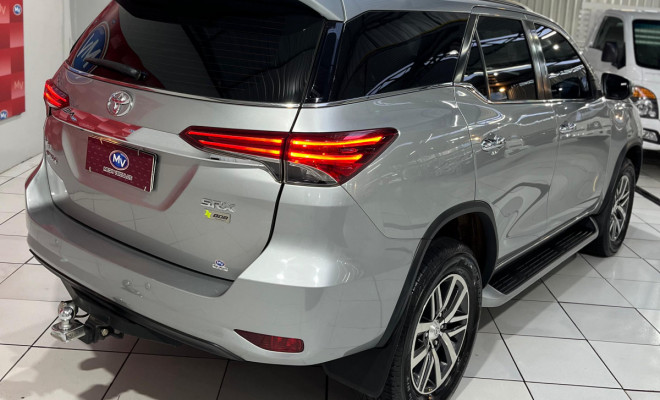 Toyota Hilux SW4 SRX 4x4 2.8 TDI 16V Dies. Aut. 2019 Diesel-4