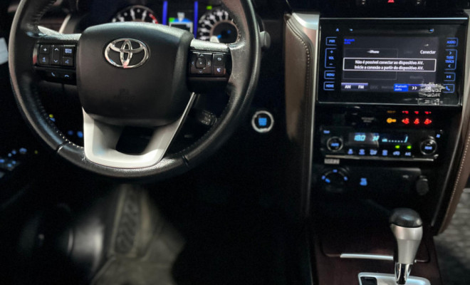 Toyota Hilux SW4 SRX 4x4 2.8 TDI 16V Dies. Aut. 2019 Diesel-11