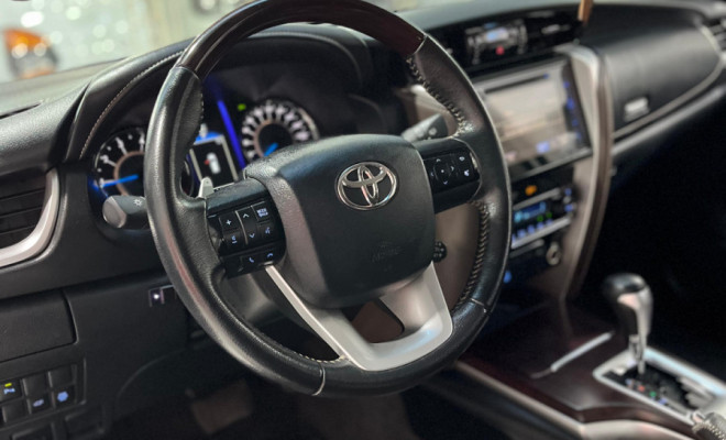 Toyota Hilux SW4 SRX 4x4 2.8 TDI 16V Dies. Aut. 2019 Diesel-6