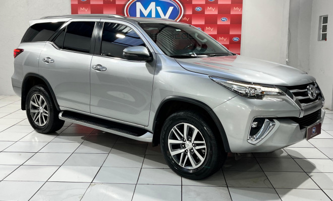 Toyota Hilux SW4 SRX 4x4 2.8 TDI 16V Dies. Aut. 2019 Diesel