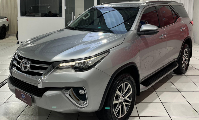 Toyota Hilux SW4 SRX 4x4 2.8 TDI 16V Dies. Aut. 2019 Diesel-1