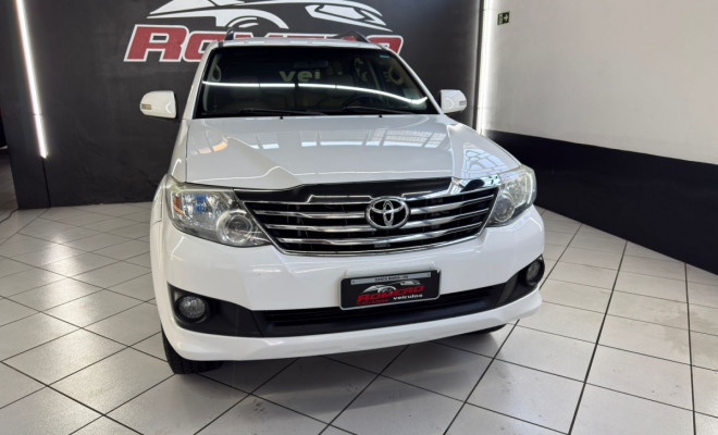 Toyota Hilux SW4 SR 4x2 2.7/2.7 Flex 16V Mec. 2015 Flex