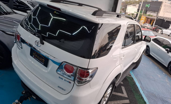 Toyota Hilux SW4 SRV D4-D 4x4 3.0 TDI Dies. Aut 2014 Diesel - 7 LUGARES-15