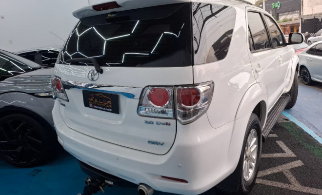 Toyota Hilux SW4 SRV D4-D 4x4 3.0 TDI Dies. Aut 2014 Diesel - 7 LUGARES-2
