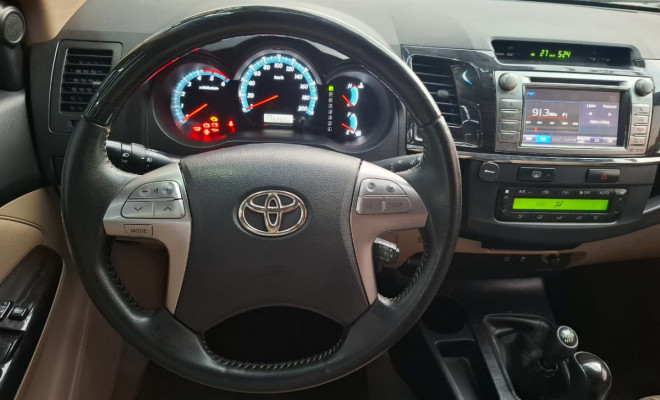 Toyota Hilux SW4 SRV D4-D 4x4 3.0 TDI Dies. Aut 2014 Diesel - 7 LUGARES-24
