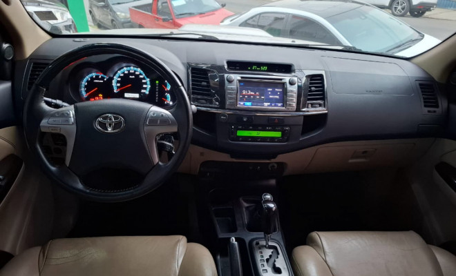Toyota Hilux SW4 SRV D4-D 4x4 3.0 TDI Dies. Aut 2014 Diesel - 7 LUGARES-7