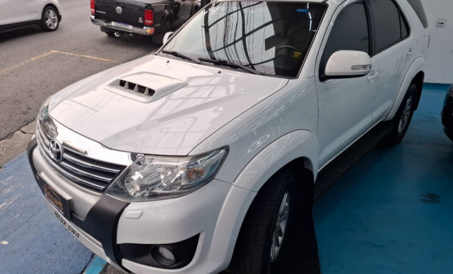 Toyota Hilux SW4 SRV D4-D 4x4 3.0 TDI Dies. Aut 2014 Diesel - 7 LUGARES-12