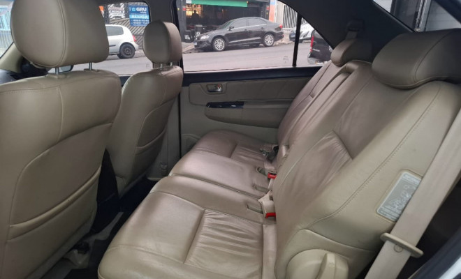 Toyota Hilux SW4 SRV D4-D 4x4 3.0 TDI Dies. Aut 2014 Diesel - 7 LUGARES-21
